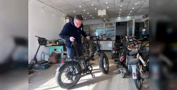 Yusuf Dobranyalı, oto yıkama işinden elektrikli araç ustalığına geçiş yaptı