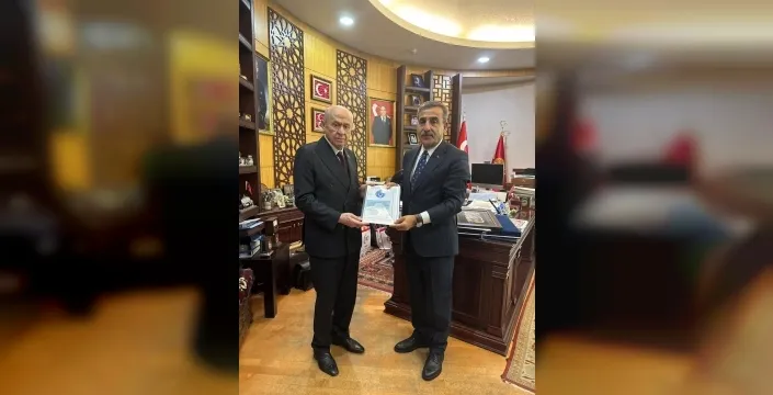 Bahçeli, Türkiye Kamu-Sen Başkanı Kahveci'yi kabul etti