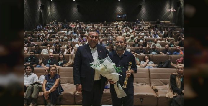 Asghar Farhadi, Altın Koza Film Festivali'nde ödül aldı