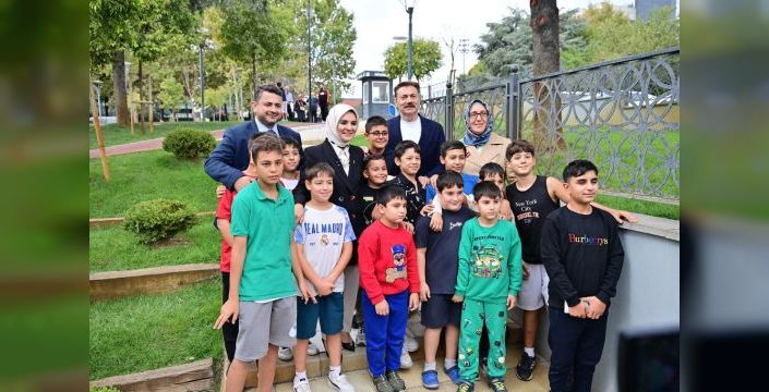 Bakan Göktaş Bahçelievler'de halkla buluştu