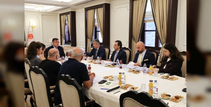 Bakan Yardımcısı Tuncay, depremzede ailelerle buluştu