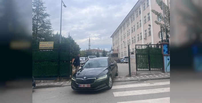 Boşanma aşamasındaki eşi bıçaklayan koca aranıyor