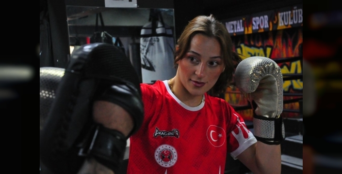 Cemile Aykoç, muay thai dünya şampiyonu oldu