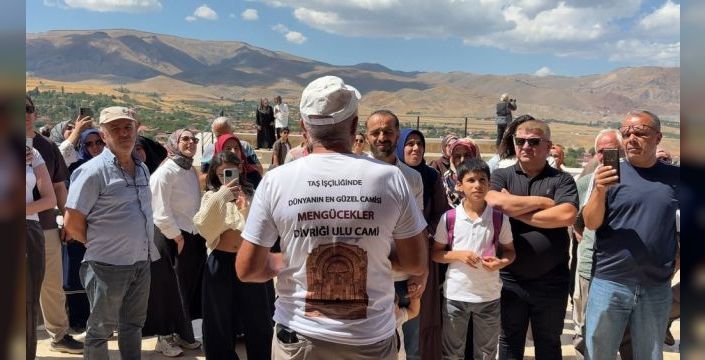 Divriği Ulu Camii'nin gönüllü anlatıcısı