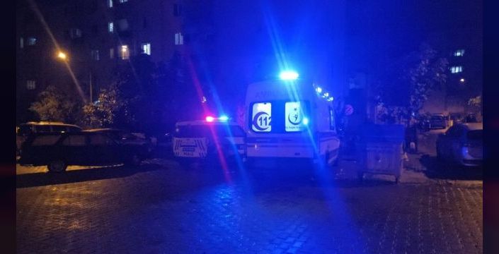 Emekli doktor evinde ölü bulundu