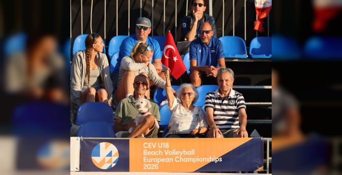 Foça'da U18 Avrupa Plaj Voleybolu Şampiyonası devam ediyor