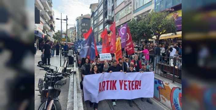 Kadıköy'de öğrenciler, öğretmenler ve kadınlar yürüyüş düzenledi
