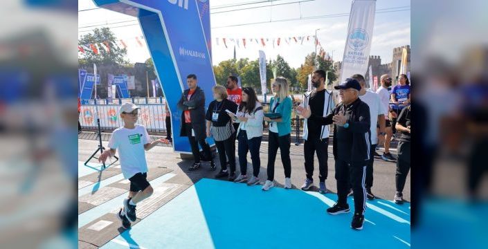 Kayseri'de 10 bin kişi 6. Uluslararası Yarı Maratonu'nda koştu