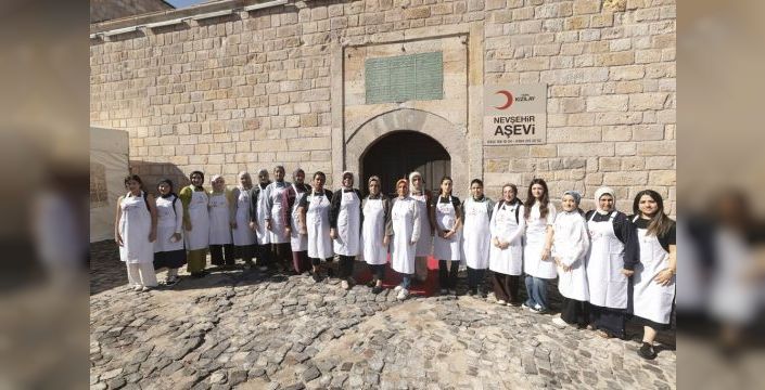 Kızılay'ın aşçılık atölyesi Nevşehir'de açıldı