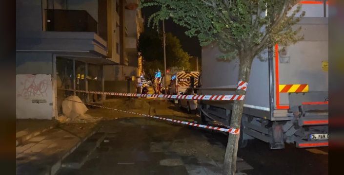 Küçükçekmece'de elektrik akımı köpeği öldürdü, sahibini yaraladı