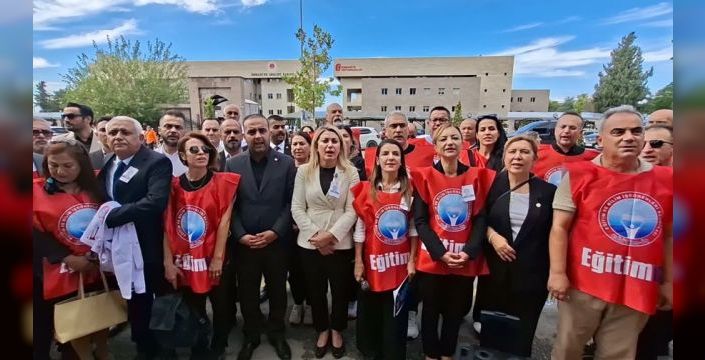 Öğretmen cinayetine tepki gösterildi