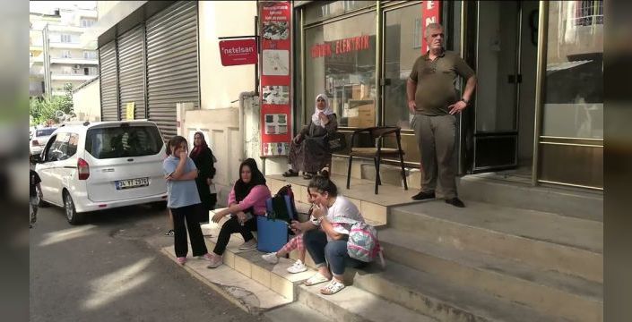 Şanlıurfa'da meydana gelen deprem, Diyarbakır'da paniğe yol açtı
