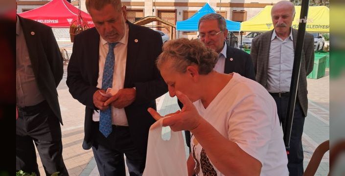Tahsin Ocaklı, Şavşat Pazarı'nda sorunları dinledi