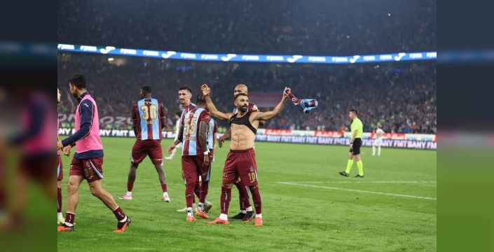 Trabzonspor, Galatasaray'ı 4-0 mağlup ederek tarihi bir zafer elde etti