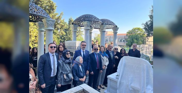 Zeki Müren, vefatının 30. yılında kabri başında anıldı