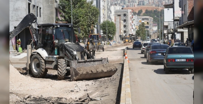 Zey Caddesi'nde altyapı sonrası asfalt serimi başladı