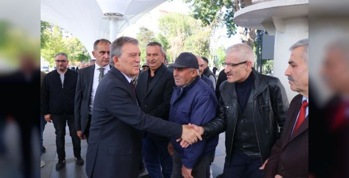 Abdullah Gül, amcasının cenaze törenine katıldı