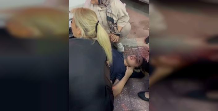 Adana'da eşini sokakta bıçakladı