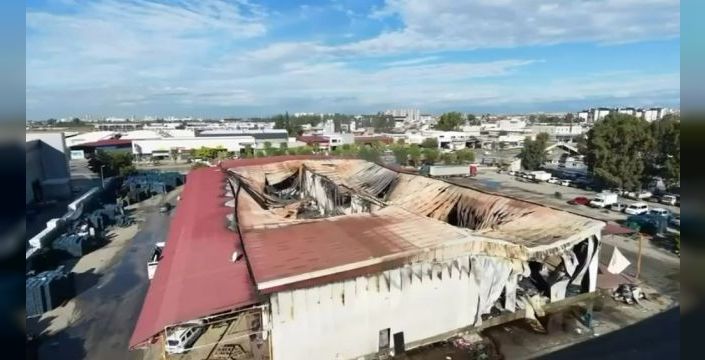 Adana'da sebze halinde yangın: 22 iş yeri zarar gördü