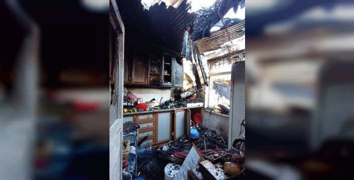 Alaplı'da tek katlı ev yangında kullanılamaz hale geldi
