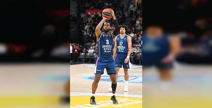 Anadolu Efes, Panathinaikos'u 83-68 yendi