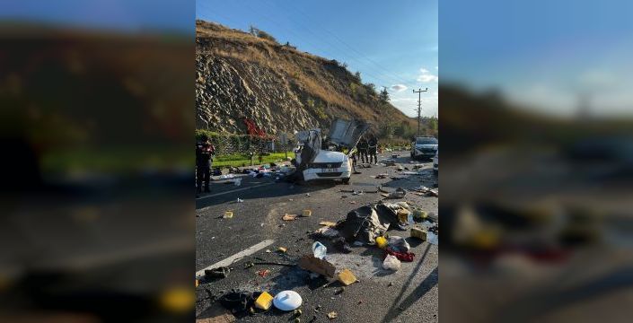 Ankara'da takla atan otomobilin karşı yönden gelen araçla çarpışması sonucu 2 kişi hayatını kaybetti