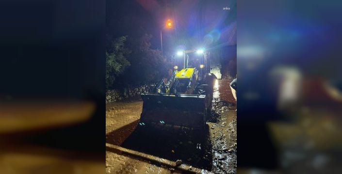 Antalya'da sel sonrası ekipler gece boyunca sahada çalıştı