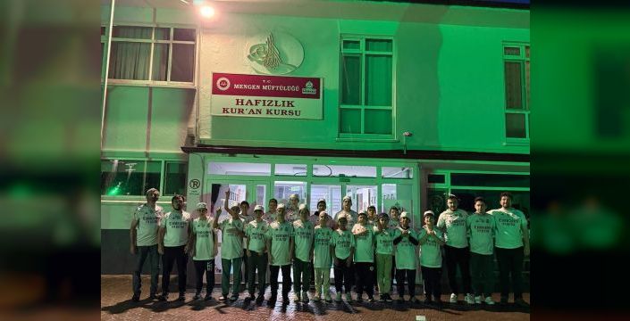 Arda Güler, hafızlık öğrencilerine imzalı formalar gönderdi