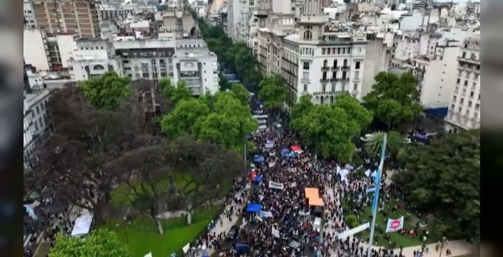 Arjantin'de üniversite kesintilerine karşı protestolar arttı