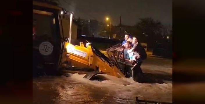 Arnavutköy'de yağışla mücadele sürüyor