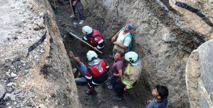 Arsuz'da altyapı kazısında işçi kurtarıldı