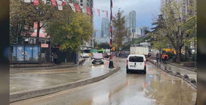 Ayazağa'da sel sonrası temizlik çalışmaları sürüyor