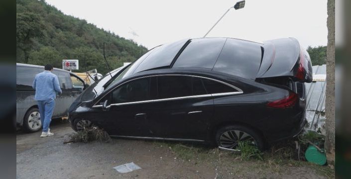 Ayazağa selinde araçlar sürüklendi