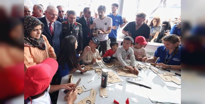 Bakan Güler, TEKNOFEST stantlarını inceledi
