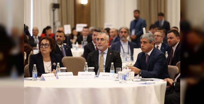 Bakan Işıkhan, Azerbaycan'daki uluslararası forumda yer aldı