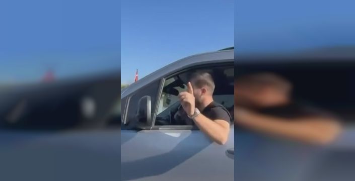 Bakırköy'de kadın sürücüye hakaret eden sürücü kamerada kaydedildi