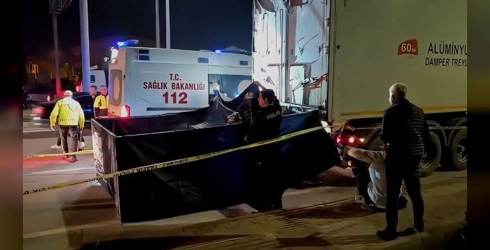 Bandırma'da TIR'a çarpan motosikletli kurye yaşamını yitirdi