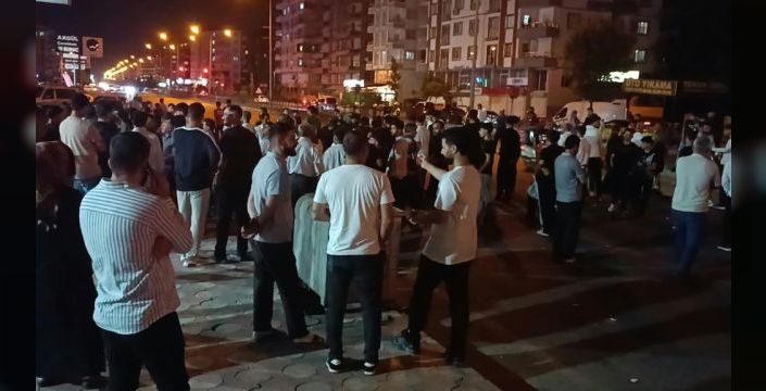 Batman'da yaya geçidinde otomobil yayalara çarptı: 2 yaralı