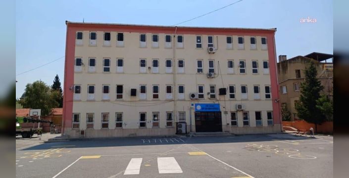 Bayraklı'daki ortaokulda öğrencinin çantasında bıçak ve silah bulundu