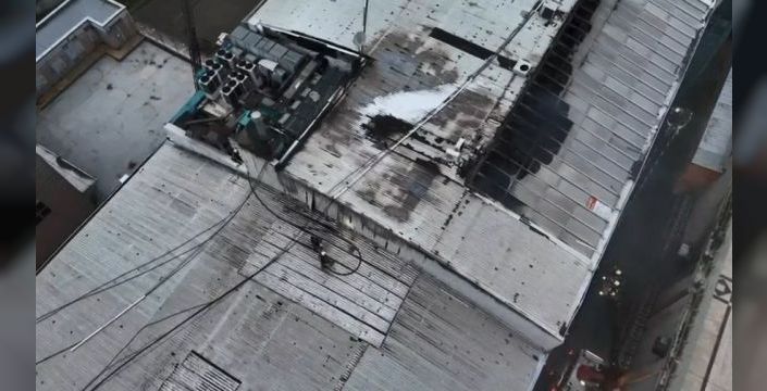 Bayrampaşa'da yangın çatı katını kullanılamaz hale getirdi