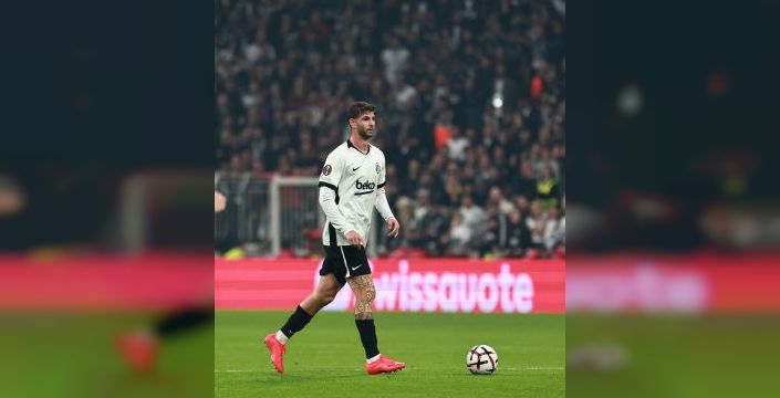 Beşiktaşlı Ümit Akdağ'ın sağ elinde kırık var