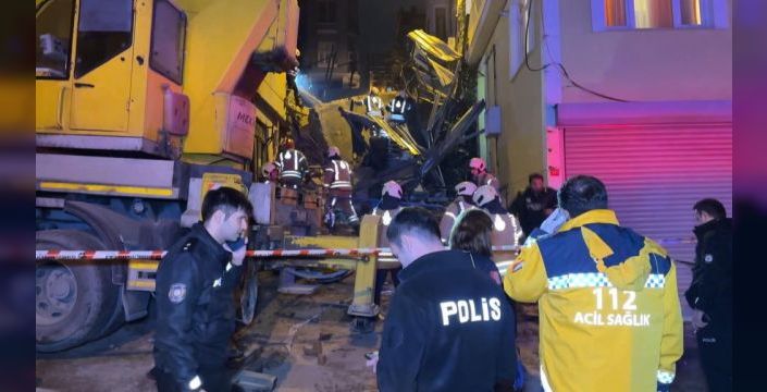Beyoğlu'nda metruk bina çöktü, enkazda kimse bulunamadı