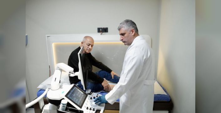 Böbrekleri koruyan yöntemle bacak damarı açıldı