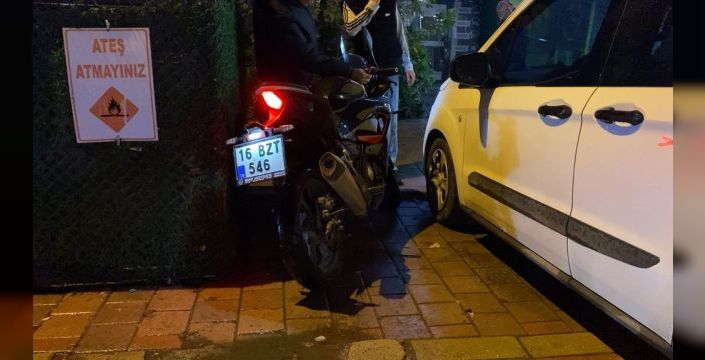 Bursa'da motosiklet yayaya çarptı: 2 yaralı