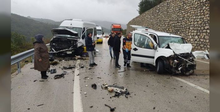 Bursa'da trafik kazası: 1 ölü, 10 yaralı