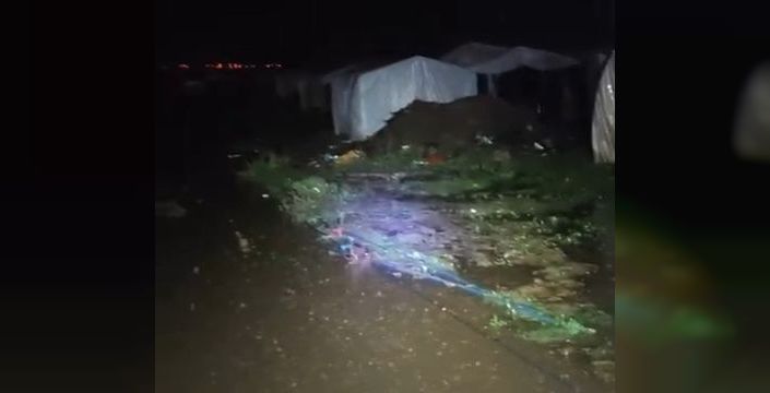 Bursa'da yağmur mevsimlik işçi çadırlarını bastı