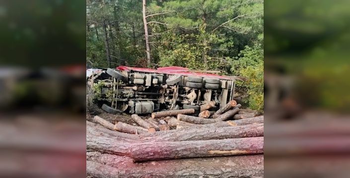 Çanakkale'de yol çökmesi sonucu kamyon devrildi: 1 ölü, 1 yaralı