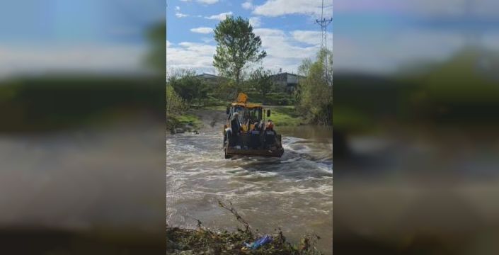 Çatalca'da dere taştı, yaralı kadın kepçeyle kurtarıldı