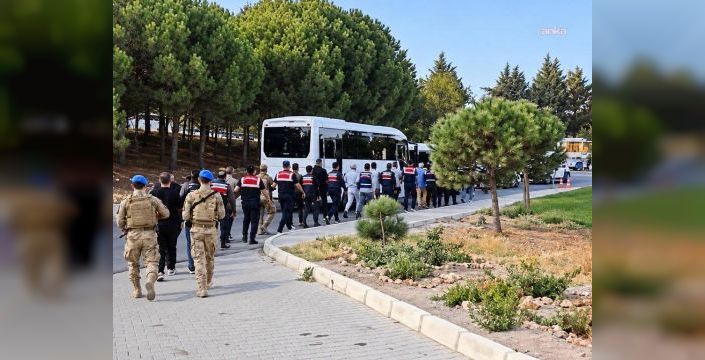 Çeşme Belediyesi'ne yönelik operasyonda 10 tutuklama