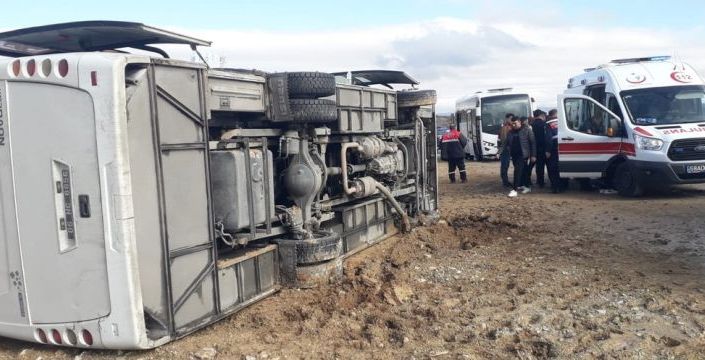 Cezaevi nakil aracı devrildi: 3 yaralı